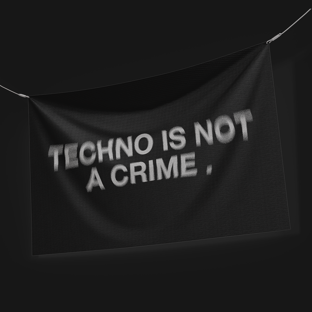 DRAPEAU "TECHNO IS NOT A CRIME"
